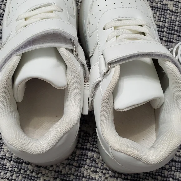 Boys light up shoes size 1 - Picture 5 of 5